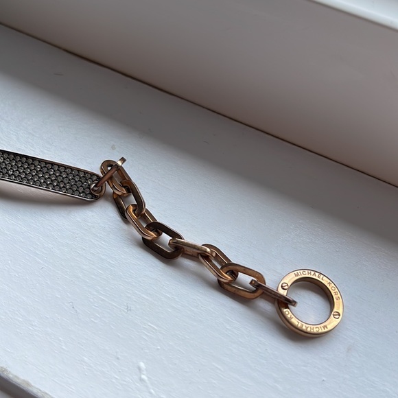 Michael Kors rose gold bracelet - Picture 3 of 6